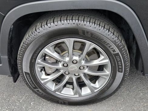 Used 2019 Jeep Cherokee Latitude Plus FWD image 19