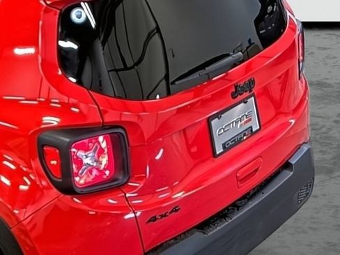 Used 2022 Jeep Renegade Altitude w/ Convenience Group AWD/4WD image 11