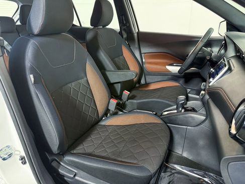 Used 2018 Nissan Kicks SR image 12