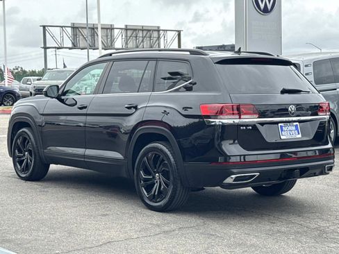 Used 2022 Volkswagen Atlas SE w/ Black Wheel Package image 3