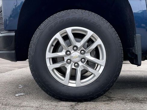 Used 2021 Chevrolet Silverado 1500 Custom Trail Boss w/ Safety Confidence Package AWD/4WD image 9