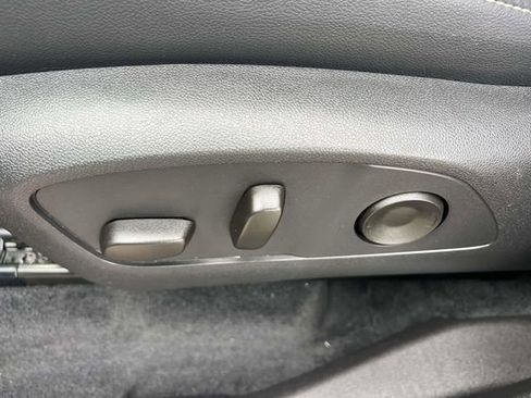 Certified 2025 Chevrolet Traverse LT w/ Sun and Wheel Package image 18