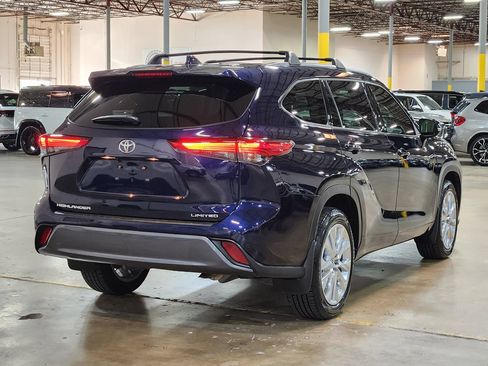 Used 2022 Toyota Highlander Limited FWD image 8