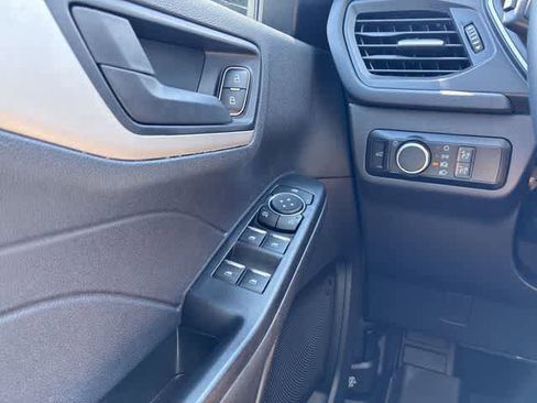 Used 2022 Ford Escape SE w/ SE Sport Appearance Package FWD image 38