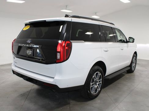 Used 2025 Ford Expedition Active AWD/4WD image 9