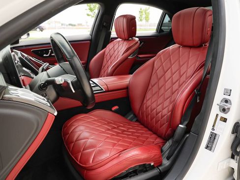 Used 2022 Mercedes-Benz S 580 4MATIC Sedan w/ AMG Line Package image 9