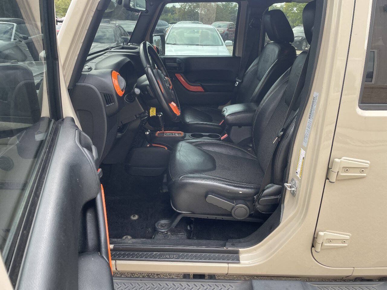 Used 2016 Jeep Wrangler Unlimited Sahara AWD/4WD image 17
