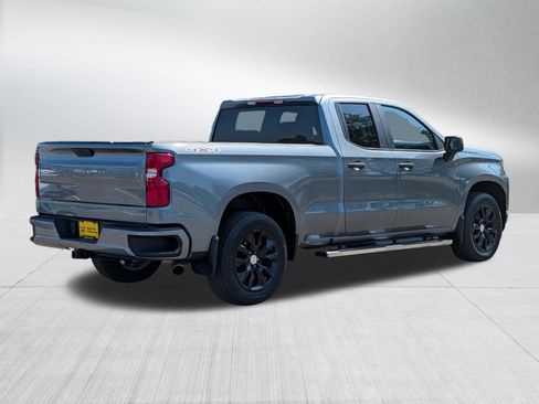 Used 2019 Chevrolet Silverado 1500 Custom w/ Custom Convenience Package AWD/4WD image 7