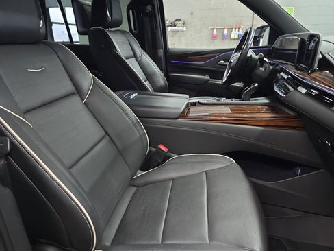 Used 2023 Cadillac Escalade Premium Luxury w/ Performance Package image 10