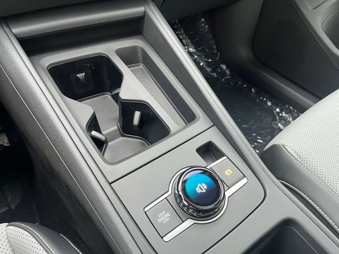 New 2025 Volkswagen Tiguan SE image 15