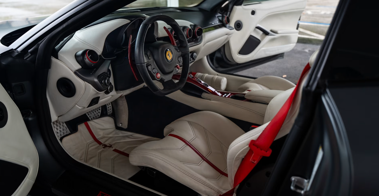 Used 2014 Ferrari F12 Berlinetta RWD image 3