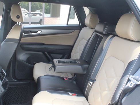 Used 2024 Volkswagen Atlas Cross Sport SE FWD image 24