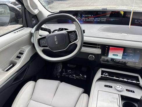 New 2026 Lincoln Navigator Reserve w/ Jet Appearance Package AWD/4WD image 14