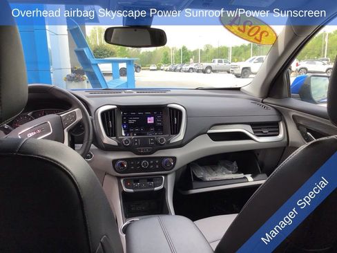 Used 2024 GMC Terrain SLT w/ LPO, Floor Liner Package AWD/4WD image 16