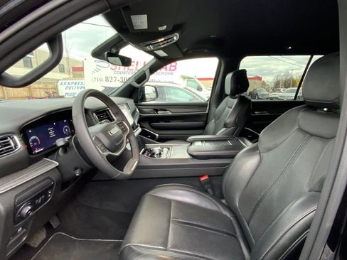 Used 2023 Jeep Wagoneer Series III w/ Preferred Equipment Group image 10