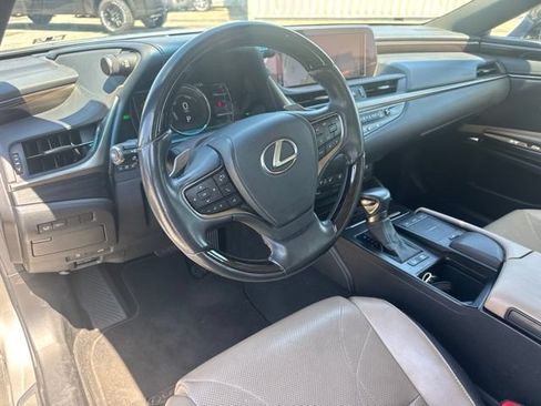 Used 2019 Lexus ES 300h w/ Accessory Package 2 FWD image 16