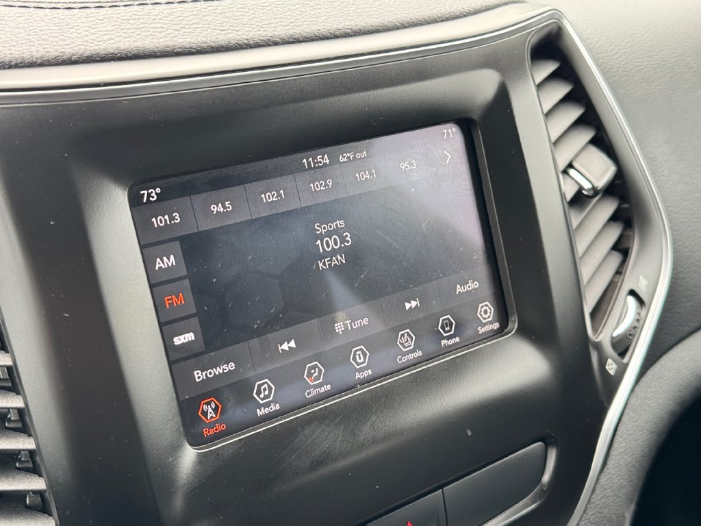 Used 2019 Jeep Cherokee Latitude Plus w/ Comfort/Convenience Group AWD/4WD image 24