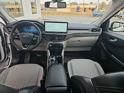 Used 2025 Ford Escape Platinum w/ Premium Technology Package image 12