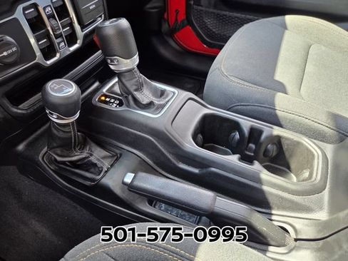 Used 2025 Jeep Wrangler Unlimited Sahara AWD/4WD image 28