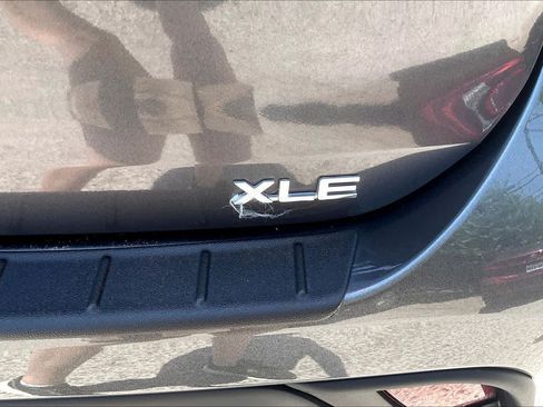 Used 2025 Toyota Highlander XLE FWD image 10