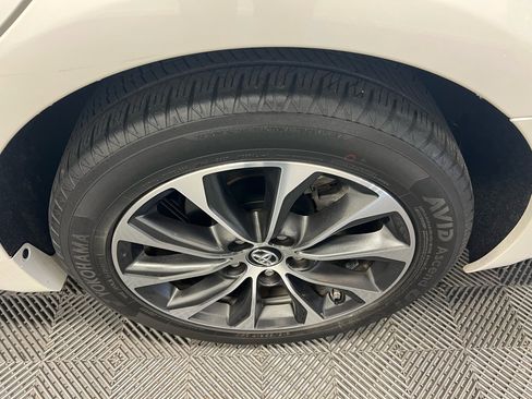 Used 2017 Toyota Avalon XLE Premium image 37
