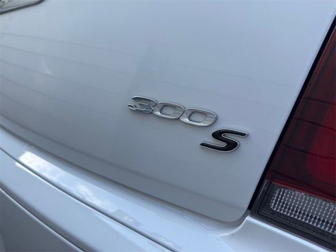 Used 2019 Chrysler 300 S image 10
