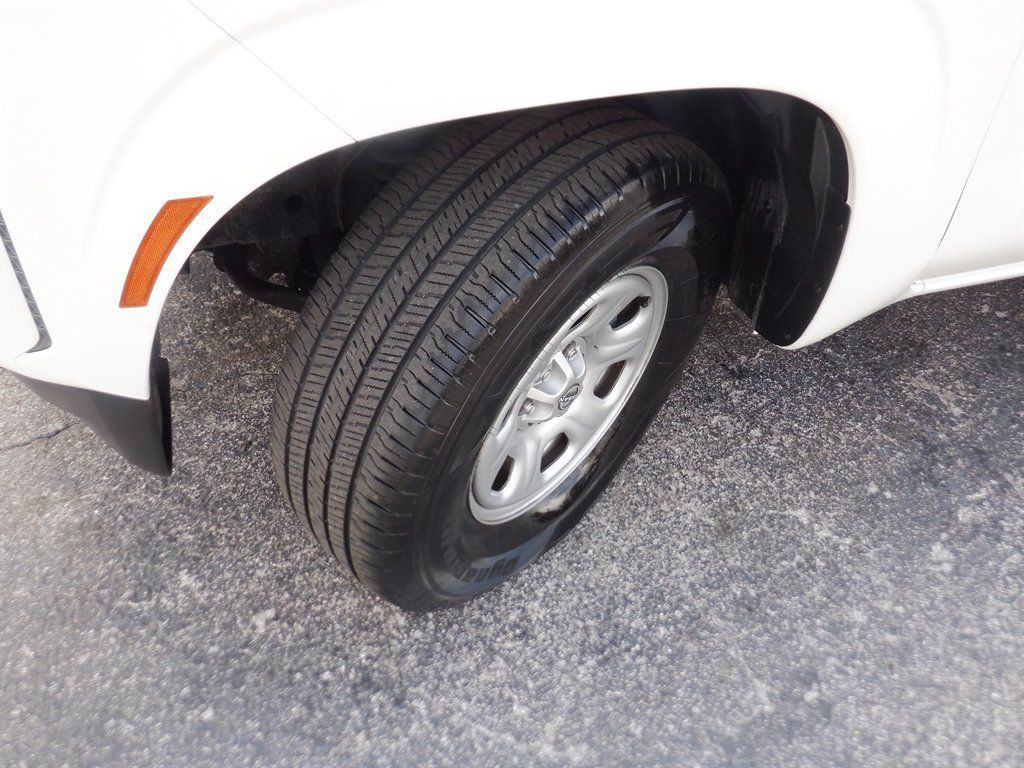 Used 2024 Nissan Frontier S w/ Technology Package RWD image 18