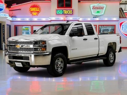 Used 2019 Chevrolet Silverado 2500 W/T AWD/4WD image 2
