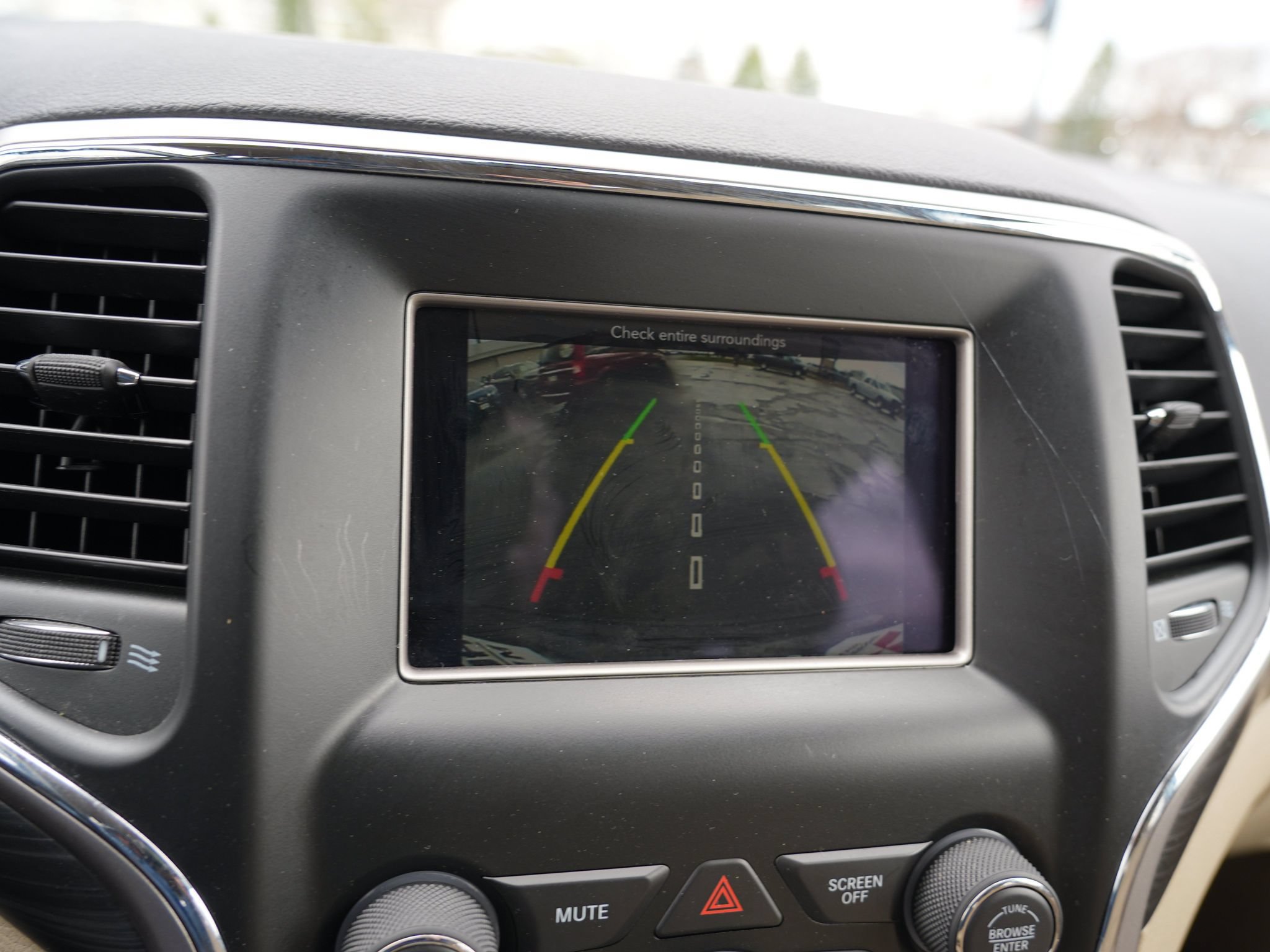 Used 2019 Jeep Grand Cherokee Laredo AWD/4WD image 28