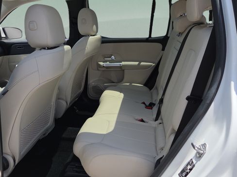 Certified 2022 Mercedes-Benz GLB 250 image 11