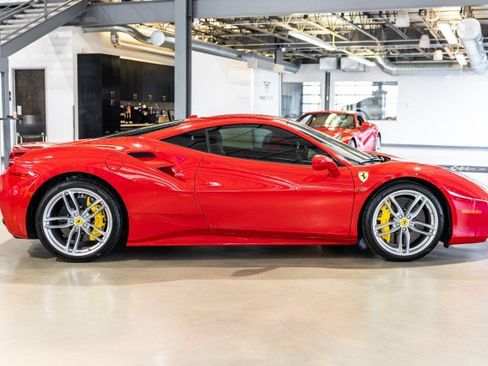 Used 2016 Ferrari 488 GTB RWD image 7