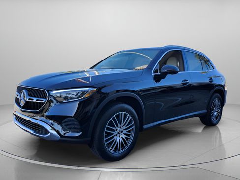 Used 2026 Mercedes-Benz GLC 300 image 2