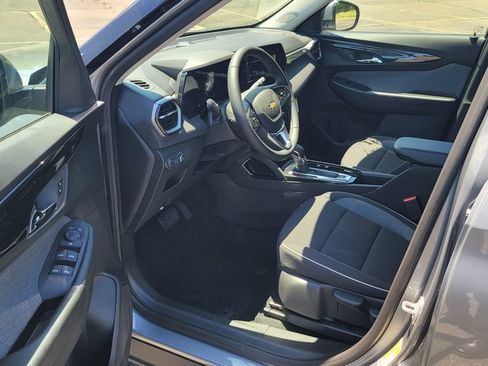 New 2026 Chevrolet TrailBlazer LT w/ LT Cold Weather Package FWD image 18