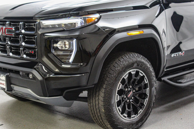 Used 2026 GMC Canyon AT4 w/ Technology Plus Package AWD/4WD image 5