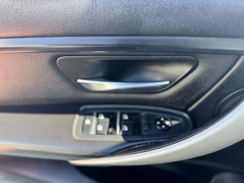 Used 2016 BMW 320i Sedan image 18