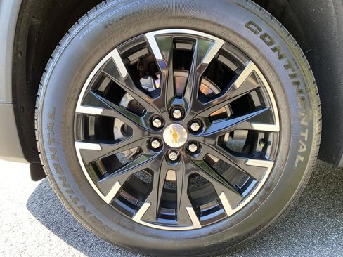 Used 2026 Chevrolet Traverse LT w/ Sun and Wheel Package FWD image 13