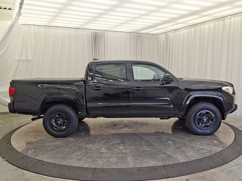 Certified 2022 Toyota Tacoma SR AWD/4WD image 26