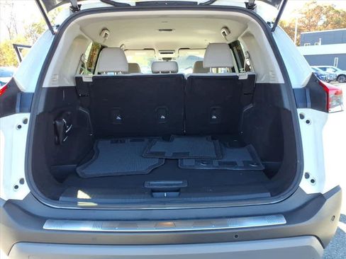 Certified 2023 Nissan Rogue SV image 16