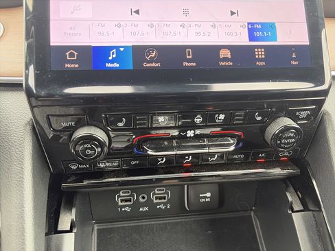 Used 2024 Jeep Grand Cherokee L Summit w/ Advanced Protech Group IV AWD/4WD image 17