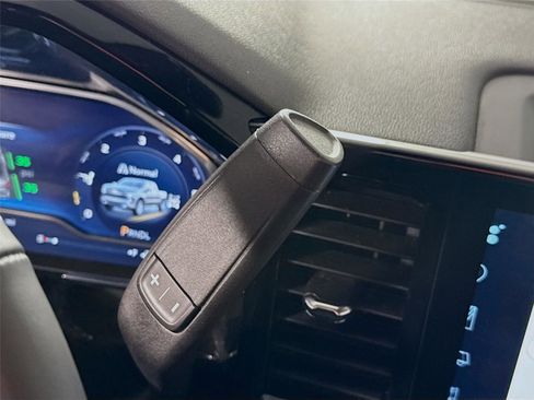 Used 2024 Chevrolet Silverado 1500 LT image 11