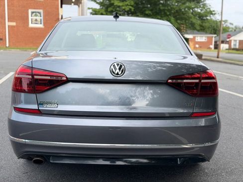 Used 2018 Volkswagen Passat 2.0T R-Line FWD image 5