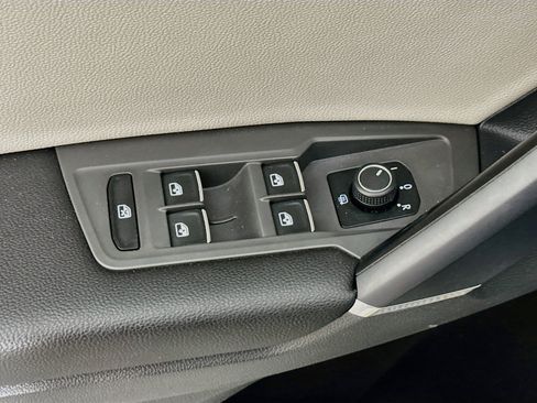 Used 2018 Volkswagen Tiguan S FWD image 15