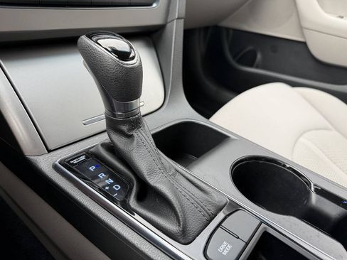 Used 2015 Hyundai Sonata SE FWD image 11