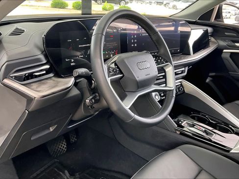 Used 2025 Audi Q5 Premium Plus w/ Premium Plus image 17