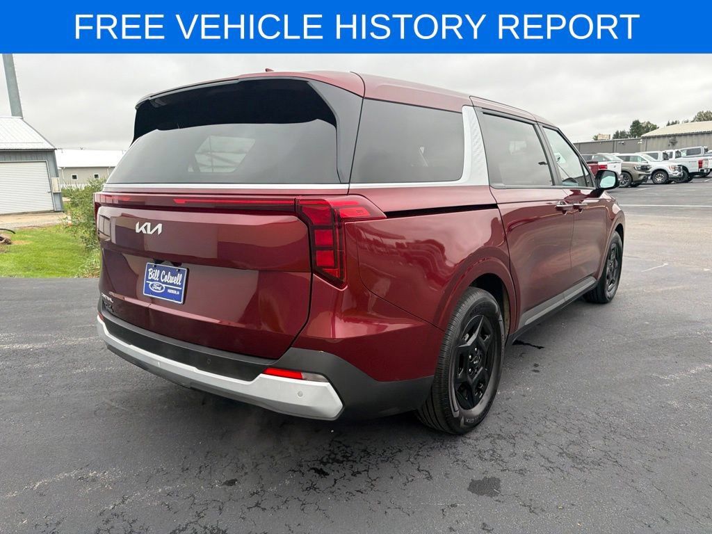 Used 2025 Kia Carnival FWD image 4