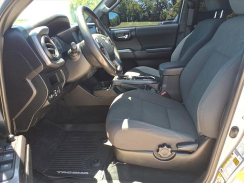 Used 2019 Toyota Tacoma TRD Sport AWD/4WD image 22