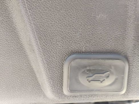 Used 2016 Chevrolet Traverse LTZ AWD/4WD image 11