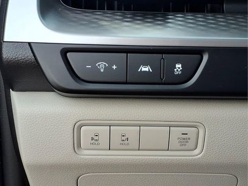 Used 2024 Kia Carnival LX FWD image 15