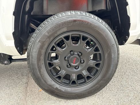 Used 2025 Toyota Tacoma SR5 image 18