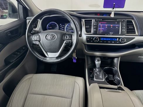 Used 2018 Toyota Highlander Plus FWD image 26